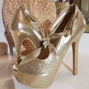 Gorgeous Gold Heels!